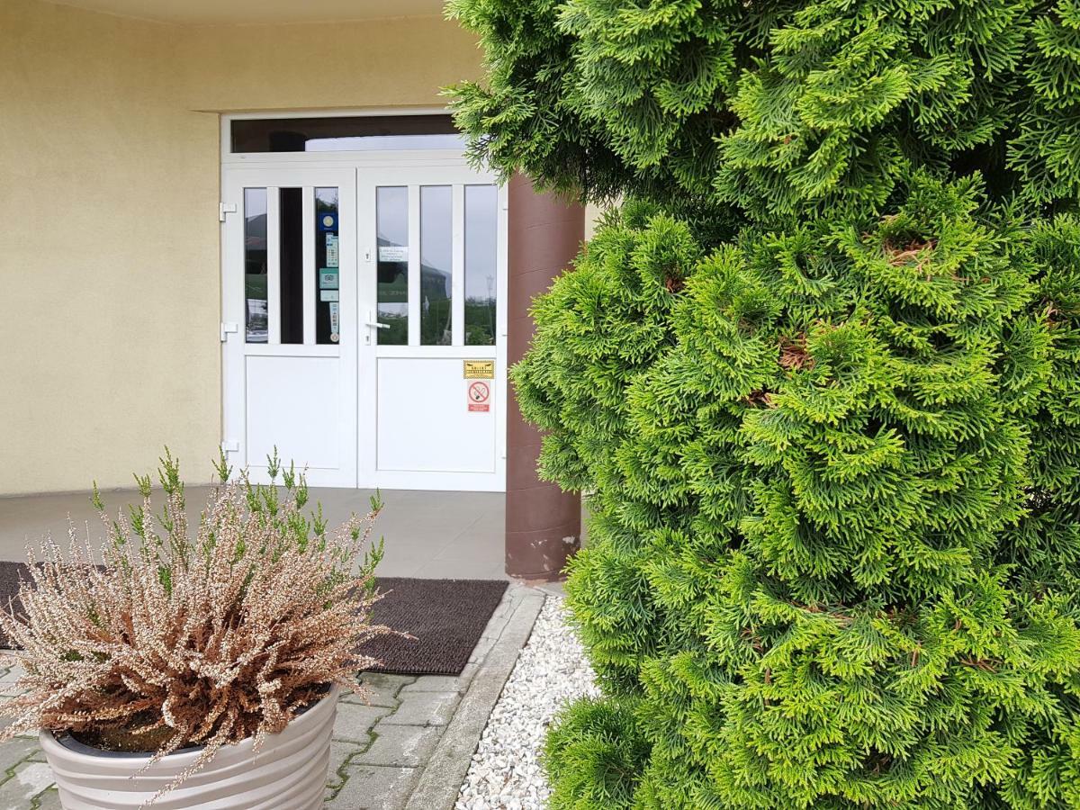 Hotelik Pod Baranami Siechnice Exterior foto